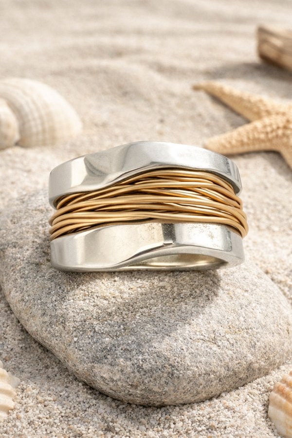 Maria – Silver ring with gold threads