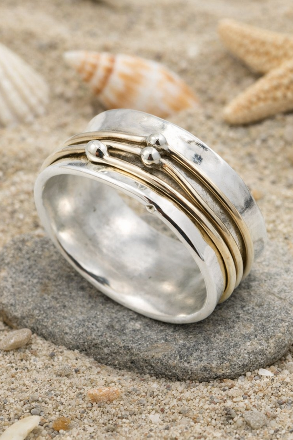 Vivian – Elegant layered gold lines