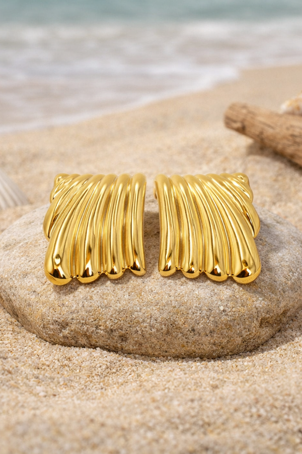Amelia – flowing texture statement in gold