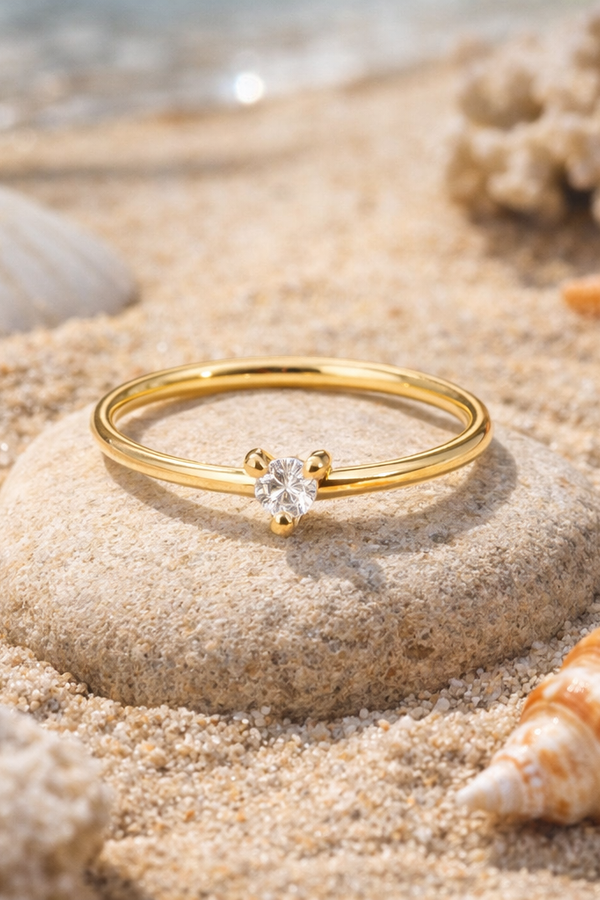 Dakota – Delicate heart golden sparkle